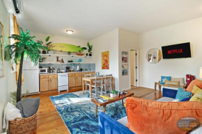Downtown Lake Geneva - LA Suite - Fun Cali Vibe on Main St - Onsite Parking - Easy Access to the Beach